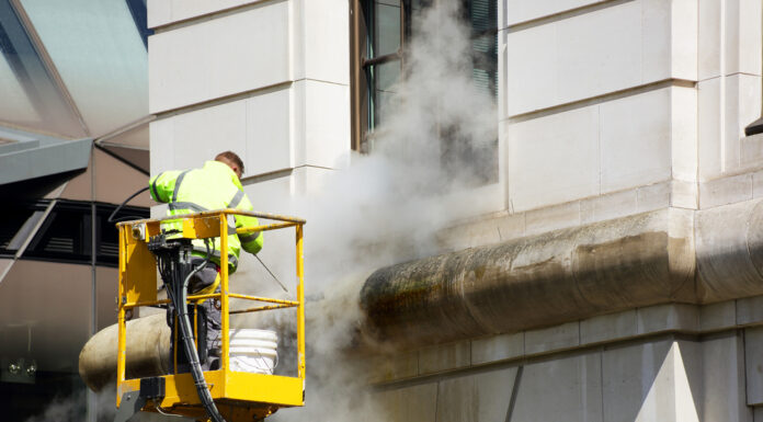 Waarom gevelreiniging voor het onderhoud van je bedrijfspand belangrijk is gevelreiniging